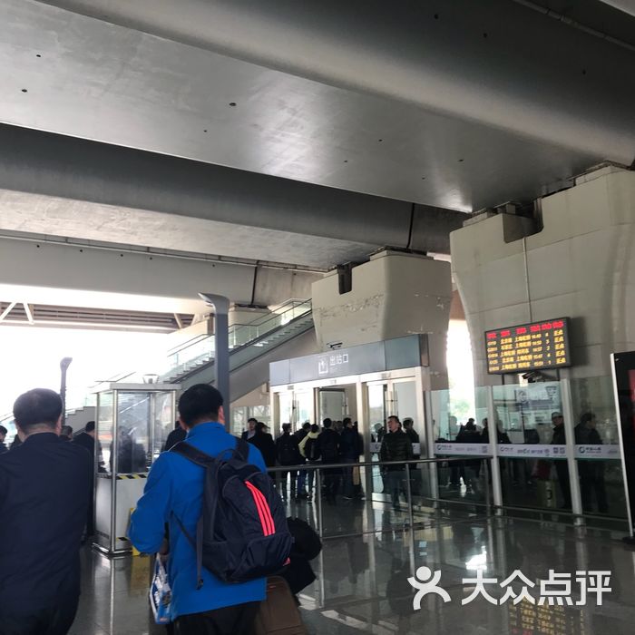 镇江南站