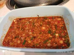 特制的牛蛙小料碟-蛙两只美蛙鱼头火锅(恒茂店)