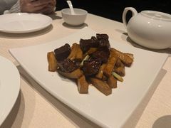 黑椒杏鲍菇牛肉粒-唐拉雅秀酒店-唐苑中餐厅