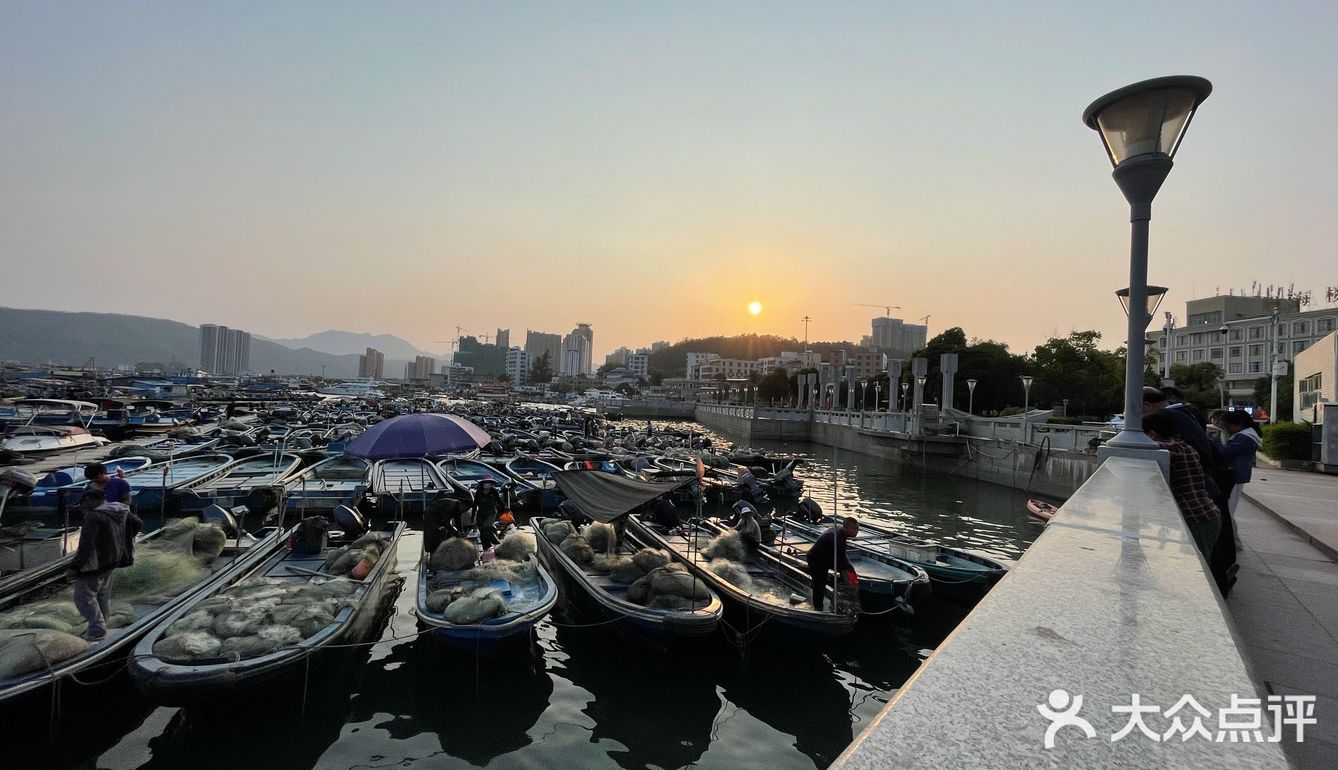 靠近深圳的惠州澳头海鲜街