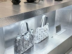 -三宅一生 (阪急梅田本店)