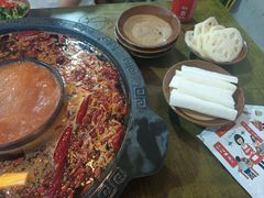 -黄潇洒老火锅(九眼桥宏济巷店)