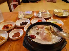 -长寿参鸡汤(朝韩风情街店)