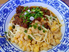 -渝之汇牛肉豌杂面