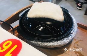 Lap Cheong Clay Pot Rice with Pig's Trotter Chicken