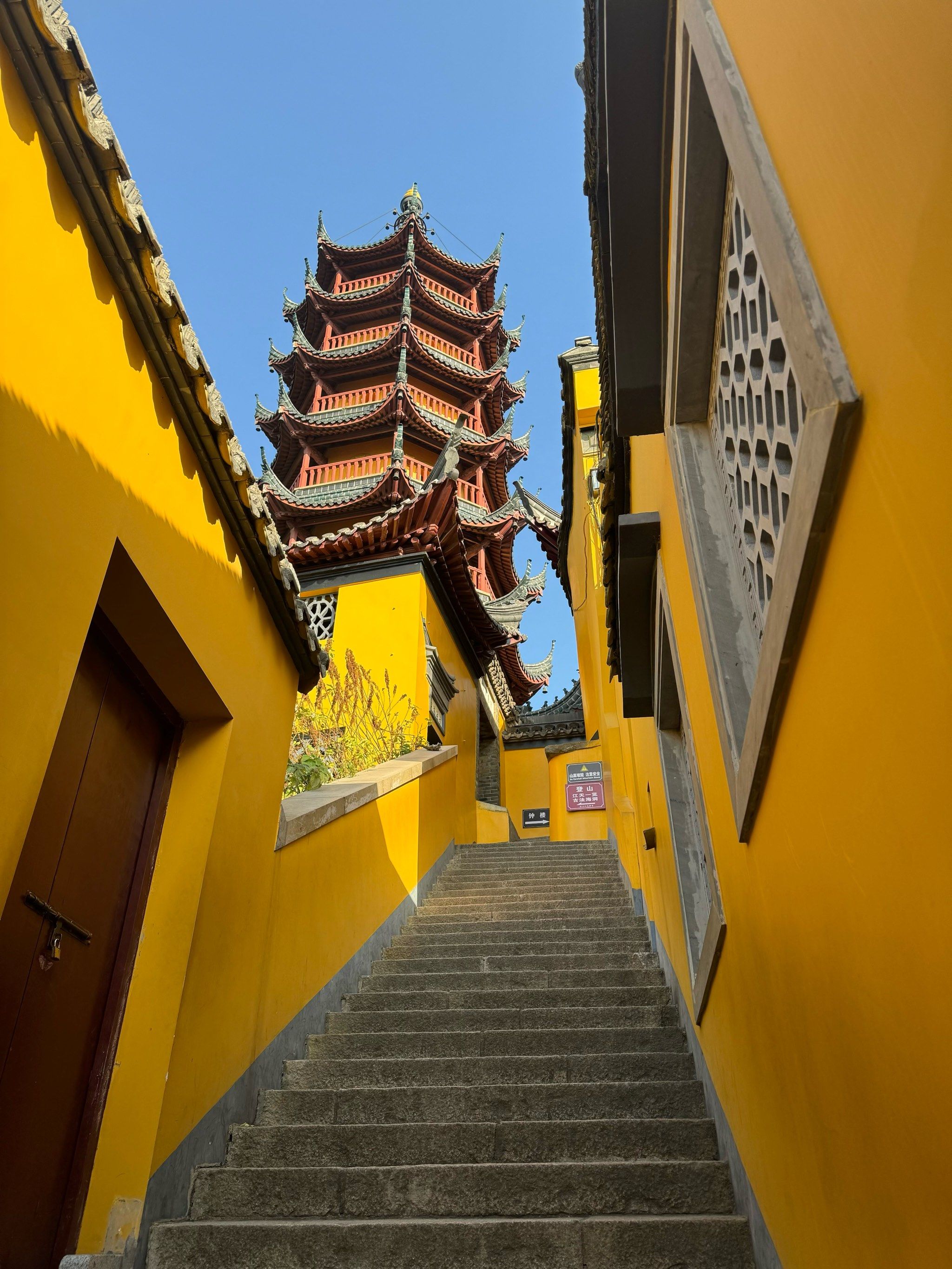 金山寺里没有法海,也没有白娘子
