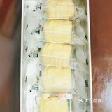 外卖买了两包爸爸糖吐司和一个铁盒装的甜品