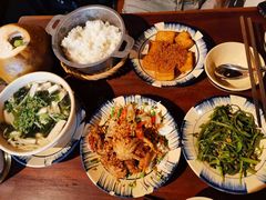 -Cuc Gach Quan Restaurant