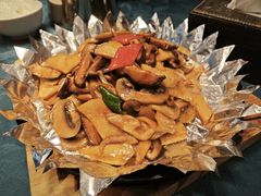 橄榄油炒三种蘑菇-野马国际·大汉食府