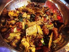 -愉肴麻辣香锅(中山路店)