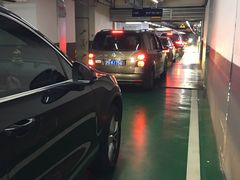 -证大·大拇指广场-地面停车场