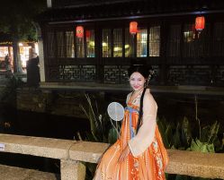 -一揽芳华汉服旗袍体验馆(拙政园店)