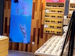 -LOOK眼镜·蔡司依视路配镜(宝山万达店)