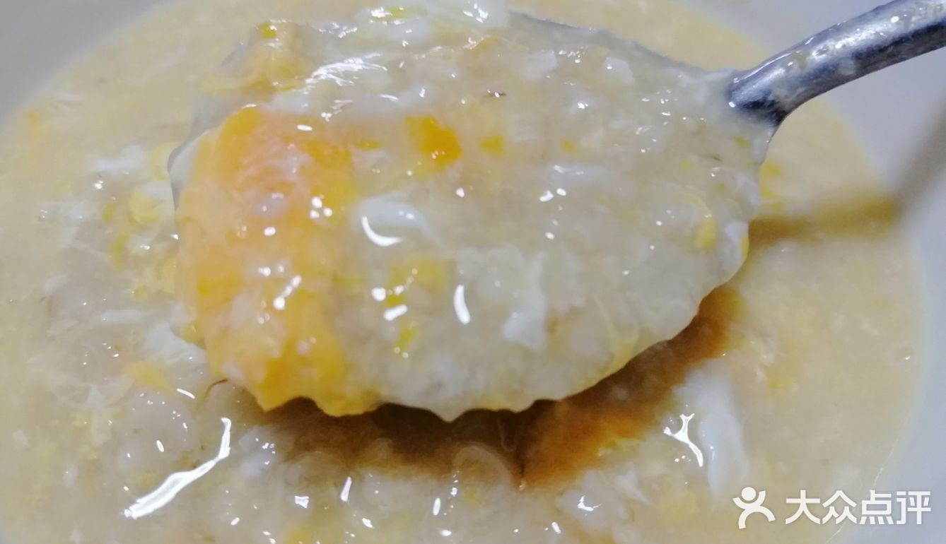 秋季的早餐，来一份润肠暖胃的～燕麦鸡蛋粥