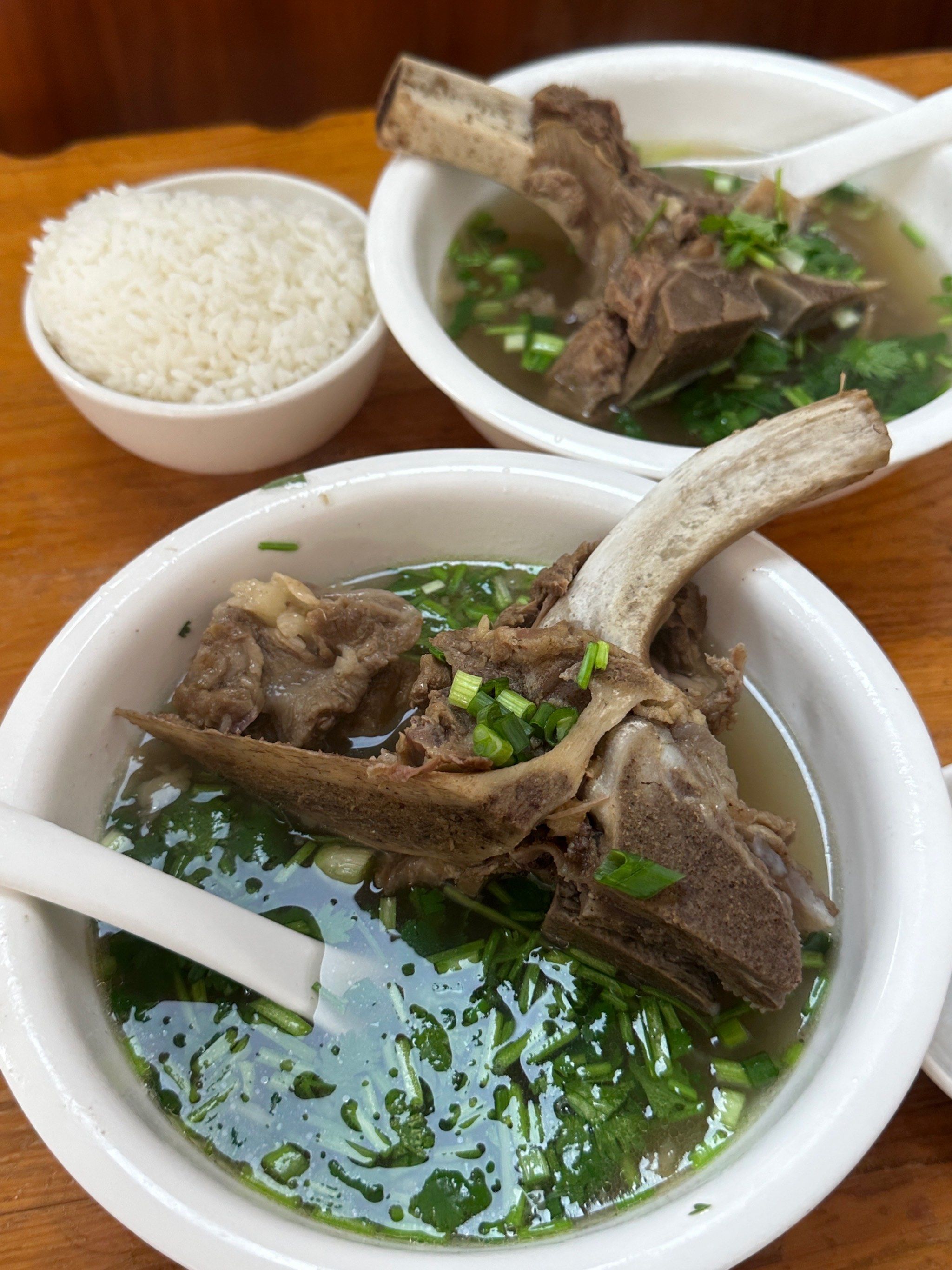 宁波这家🐂牛骨头饭,汤底好鲜呐!