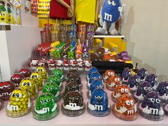 -m豆巧克力世界(上海世茂广场店)