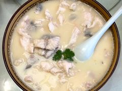 酸汤鮰鱼-八珍饺子·烤鸭·家常菜