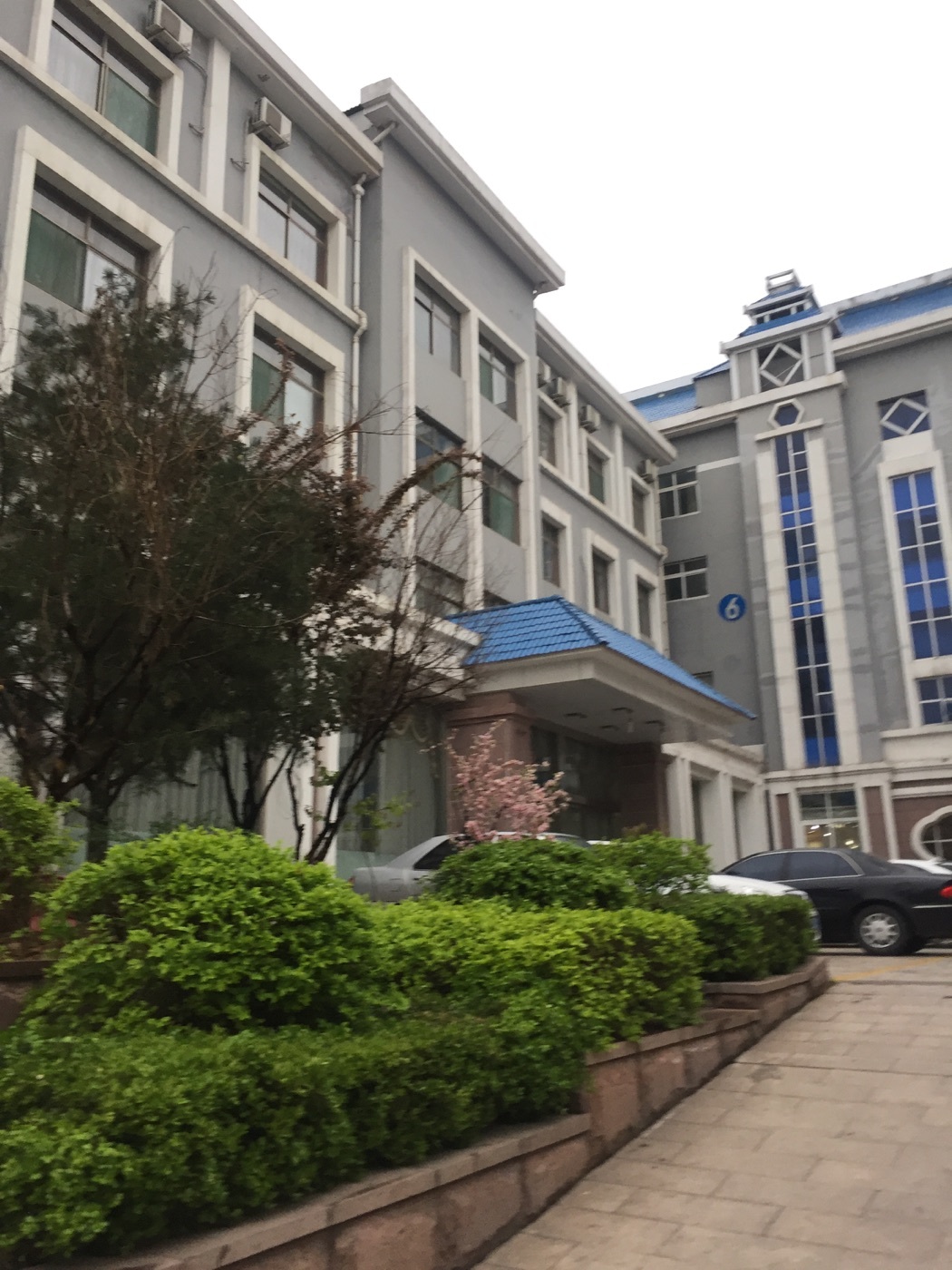 燕子山庄火锅自助就是燕子山庄6号楼啦 又