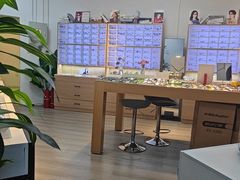 -天空之镜眼镜店蔡司依视路配镜授权零售店(望京颐堤港店)
