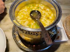 蟹粉豆腐-吴越荣记苏州菜·松鼠桂鱼(月光码头店)