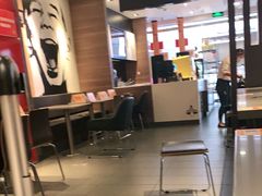大堂-麦当劳(汉口火车站候车室店)