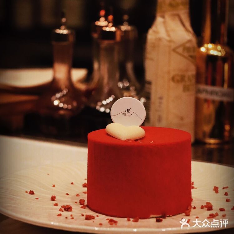 映入眼帘的竟然是梦幻Bar,每日18点营业,周二