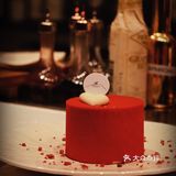 映入眼帘的竟然是梦幻Bar，每日18点营业，周二