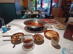 -贵府酸汤牛肉火锅·贵州老字号(飞山街店)
