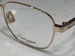 -YI OPTICAL 奕镜·蔡司战略合作店(长宁来福士店)