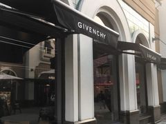 -GIVENCHY(比斯特苏州购物村店)