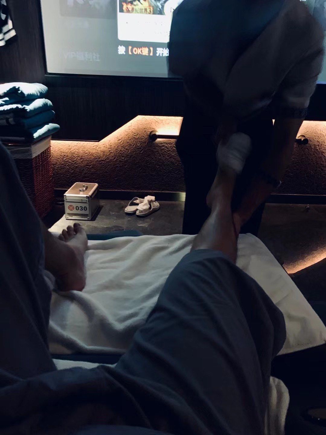 为什么捏脚先左后右?