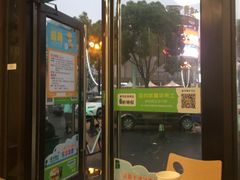 门面-华莱士·炸鸡汉堡(绍兴世茂店)
