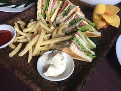 -Neary Khmer Restaurant