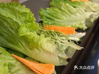 因为预约的下午进馆所以就近选了这家烤肉店，有帮烤服务