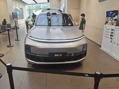 -理想汽车(世纪汇店)