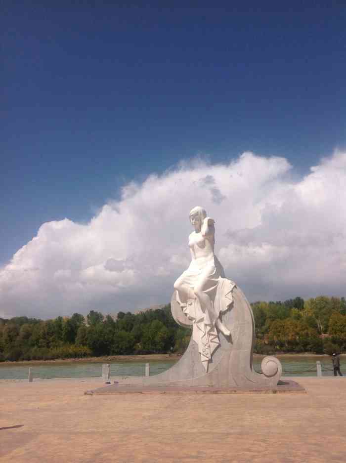 黄河广场-"就是当年从来了贵德以后,想走一遍所有黄河.