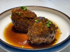 鸭蛋黄狮子头-梅飞酒家(名辉豪庭店)