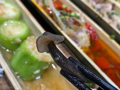 -胡须哥网红竹筒菜