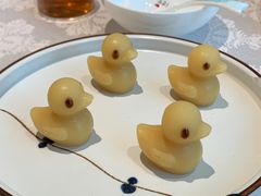 小黄鸭豌豆黄-小梅鸽香港餐厅·小鼎玖煲(南湖店)