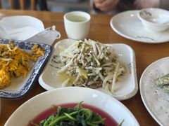 芦苇根炒咸菜肉丝-品鲜村农家菜·阳澄湖大闸蟹(总店)