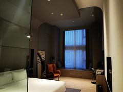 -上海虹桥中心爱琴海亚朵S酒店