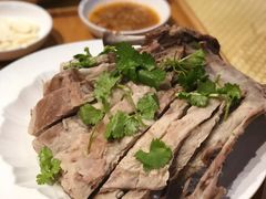 手抓羊肉-巴扎美食·新疆菜·西域歌舞表演餐厅(新疆大厦店)