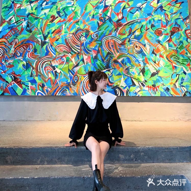 青岛首家油画咖啡厅🎨就藏在金沙滩啤酒城‼️