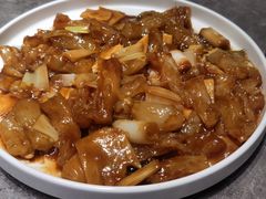 葱烧蹄筋-闫府私房菜·百年鲁菜(恒隆店)