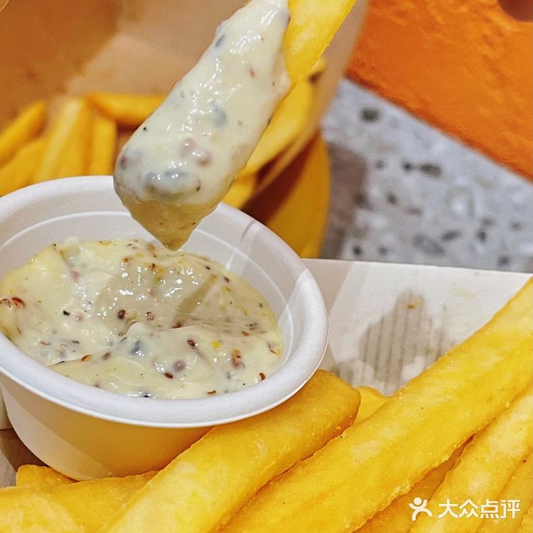 东莞| 比巨无霸还大的汉堡包，吃完饱一天