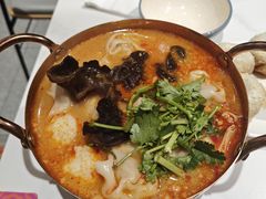 砂锅肥汁鲜肉大馄饨-小杨生煎(香港名都店)