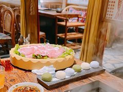 -老牌坊云南鱼豆花火锅(爱建店)