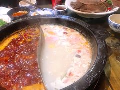 -老房老舍重庆火锅(假日城市店)