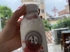 草莓牛奶-周大娘牛乳(旧寨古村总店)