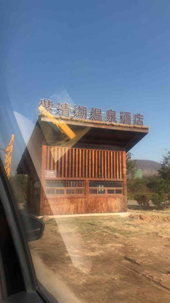 晚上黑的路都看不见,室外池子离得都很远,水温还低